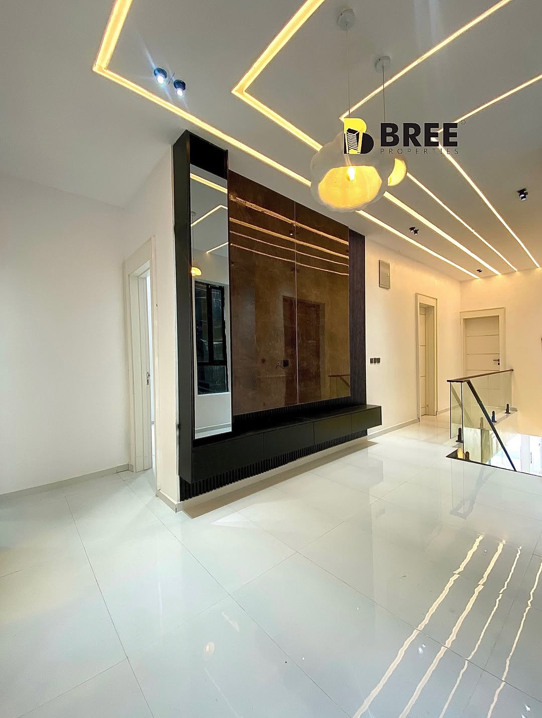 Opulent 5-Bedroom Haven with Resort-Style Pool in Ajah