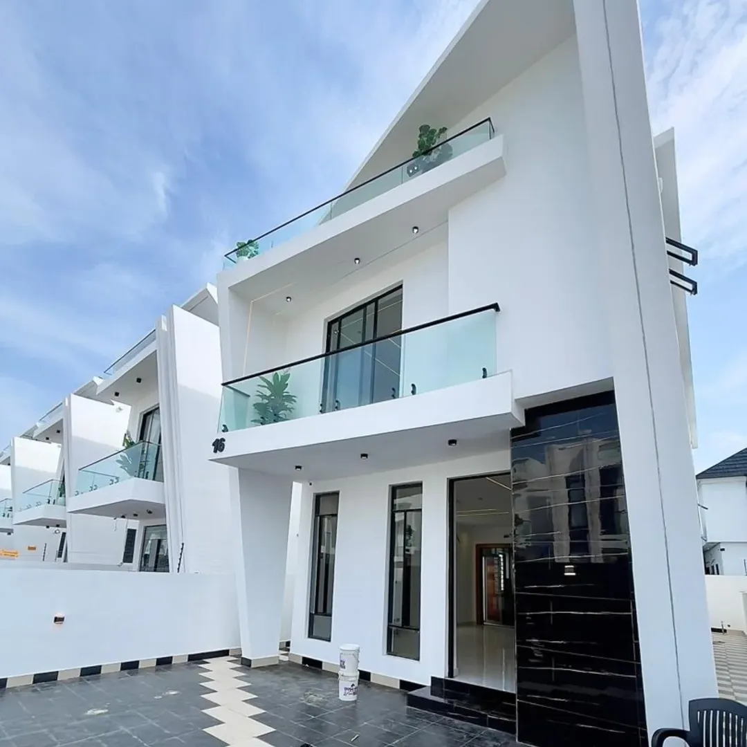 Stunning 4-Bed Detached Home with BQ in Prime Lekki
