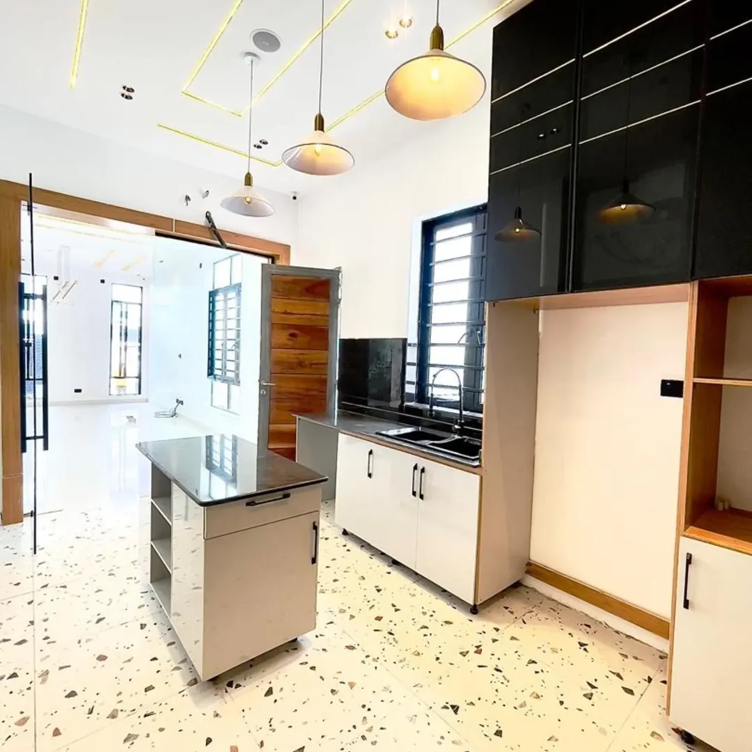 Stunning 4-Bed Detached Home with BQ in Prime Lekki