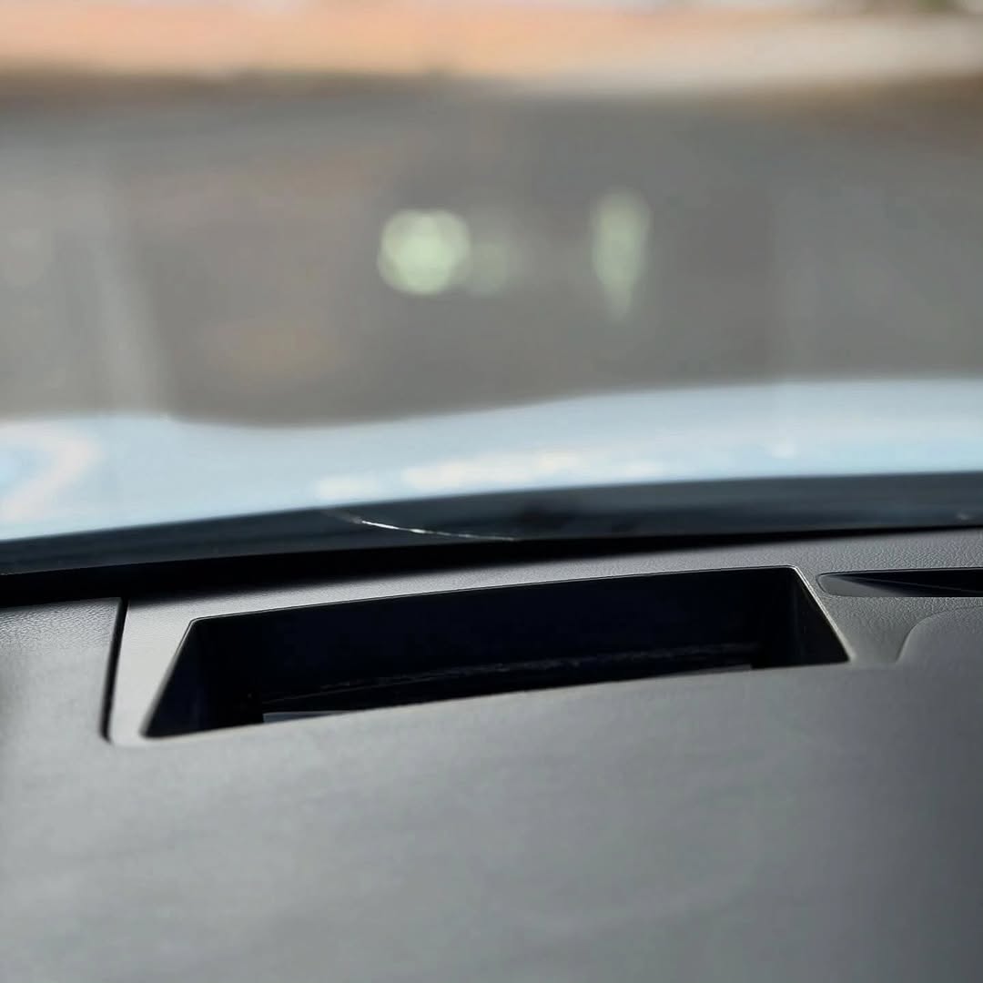 Luxury Hybrid: Power Meets 25 MPG