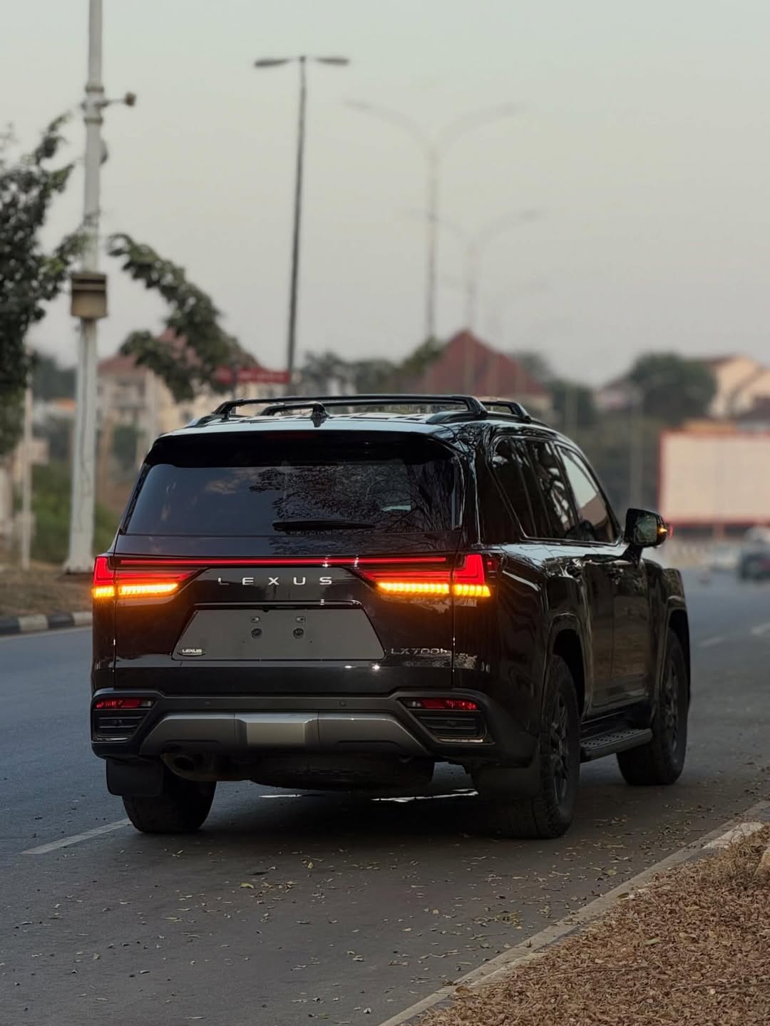 2025 Lexus LX700h: 457HP Hybrid Luxury SUV