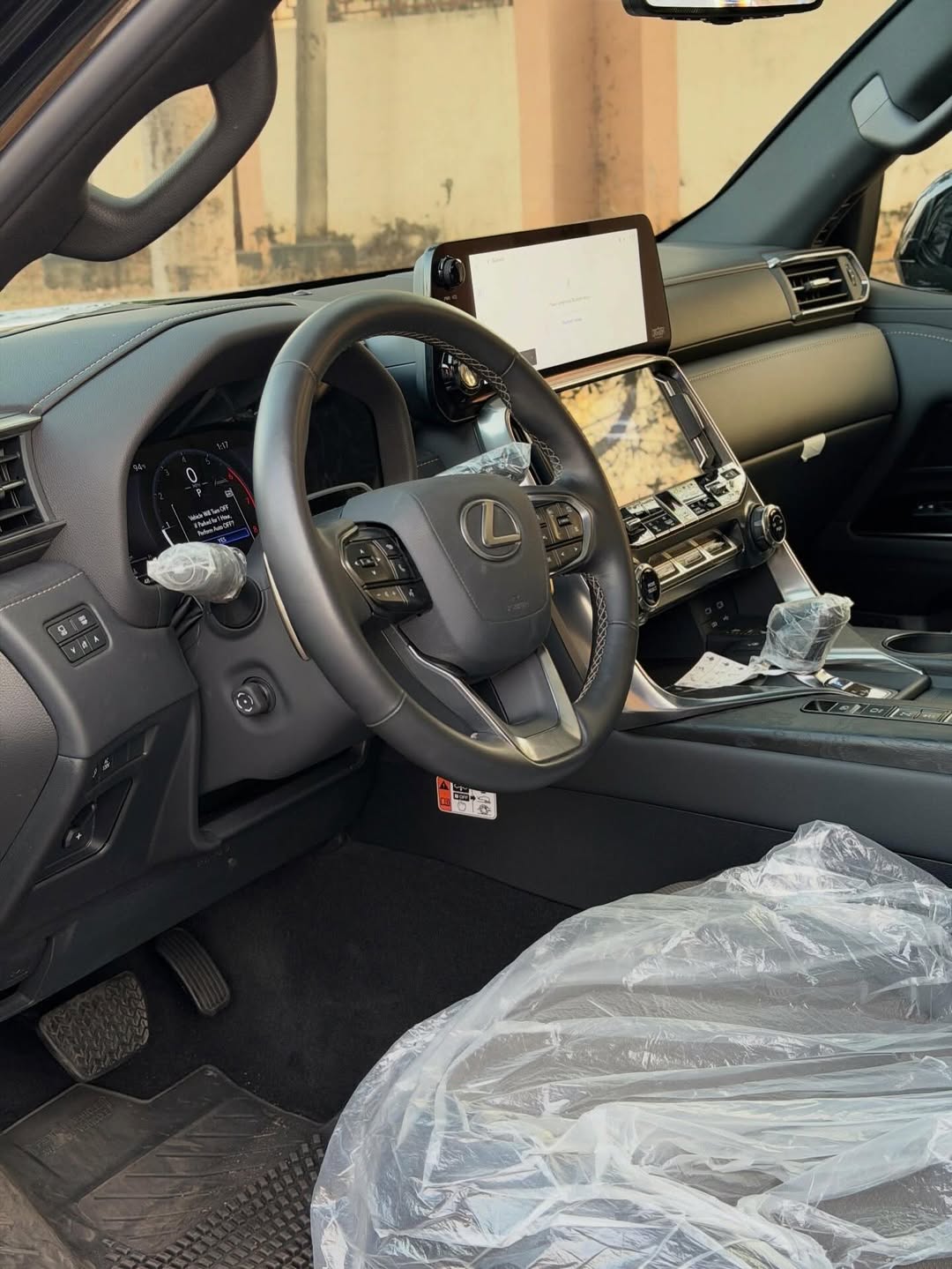 2025 Lexus LX700h: 457HP Hybrid Luxury SUV