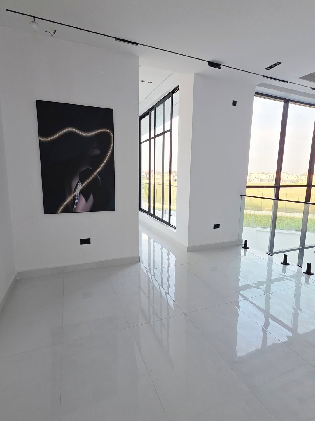 Elegant 5-Bedroom Haven with Cinema & Pool in Lekki