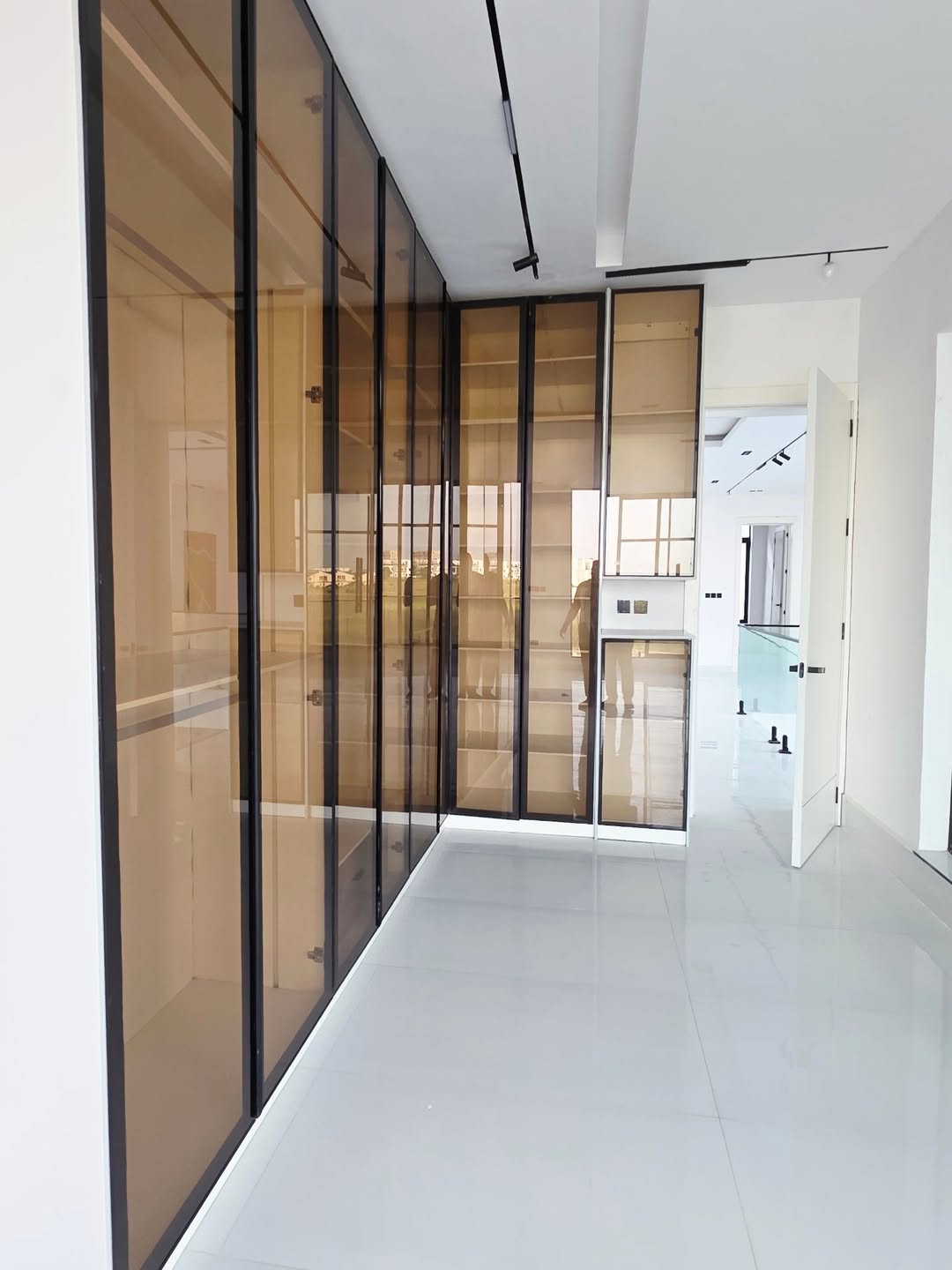 Elegant 5-Bedroom Haven with Cinema & Pool in Lekki