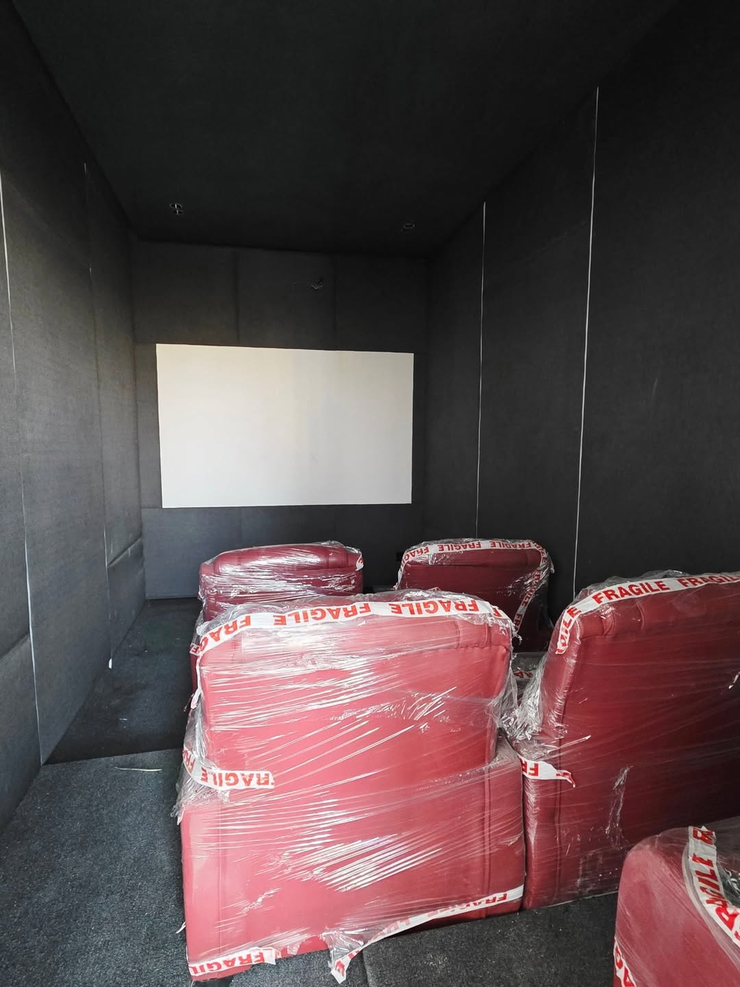 Elegant 5-Bedroom Haven with Cinema & Pool in Lekki