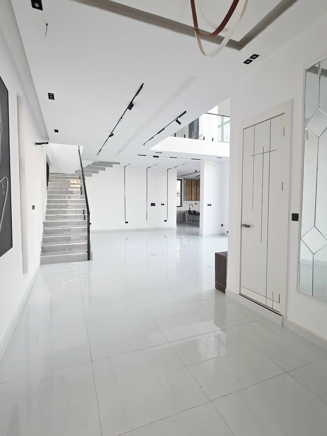 Elegant 5-Bedroom Haven with Cinema & Pool in Lekki