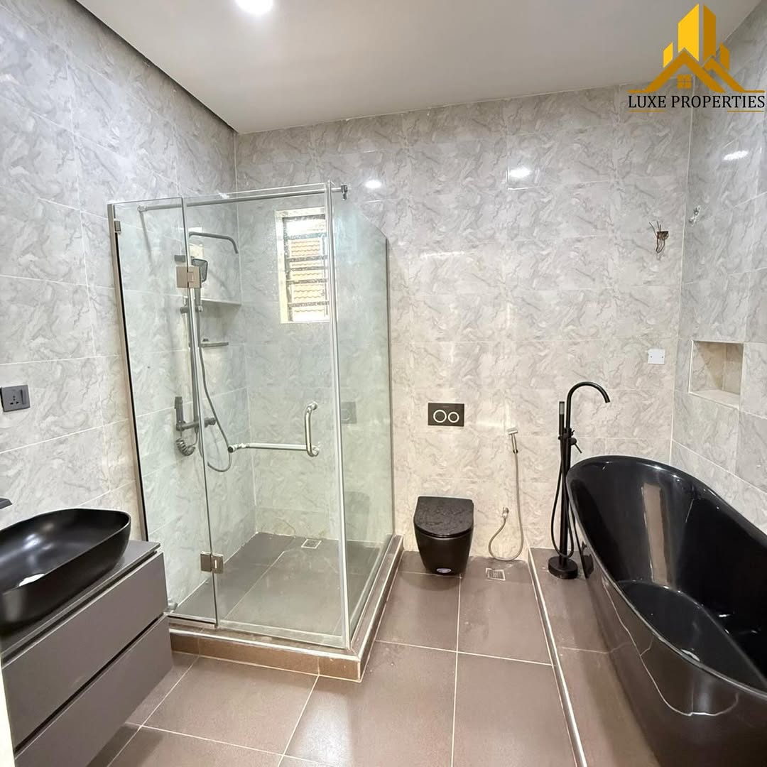 Elegant 4-Bed Duplex with Resort-Style Pool in Ajah