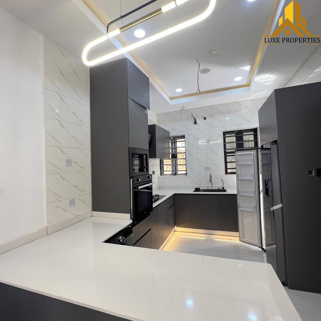 Elegant 4-Bed Duplex with Resort-Style Pool in Ajah