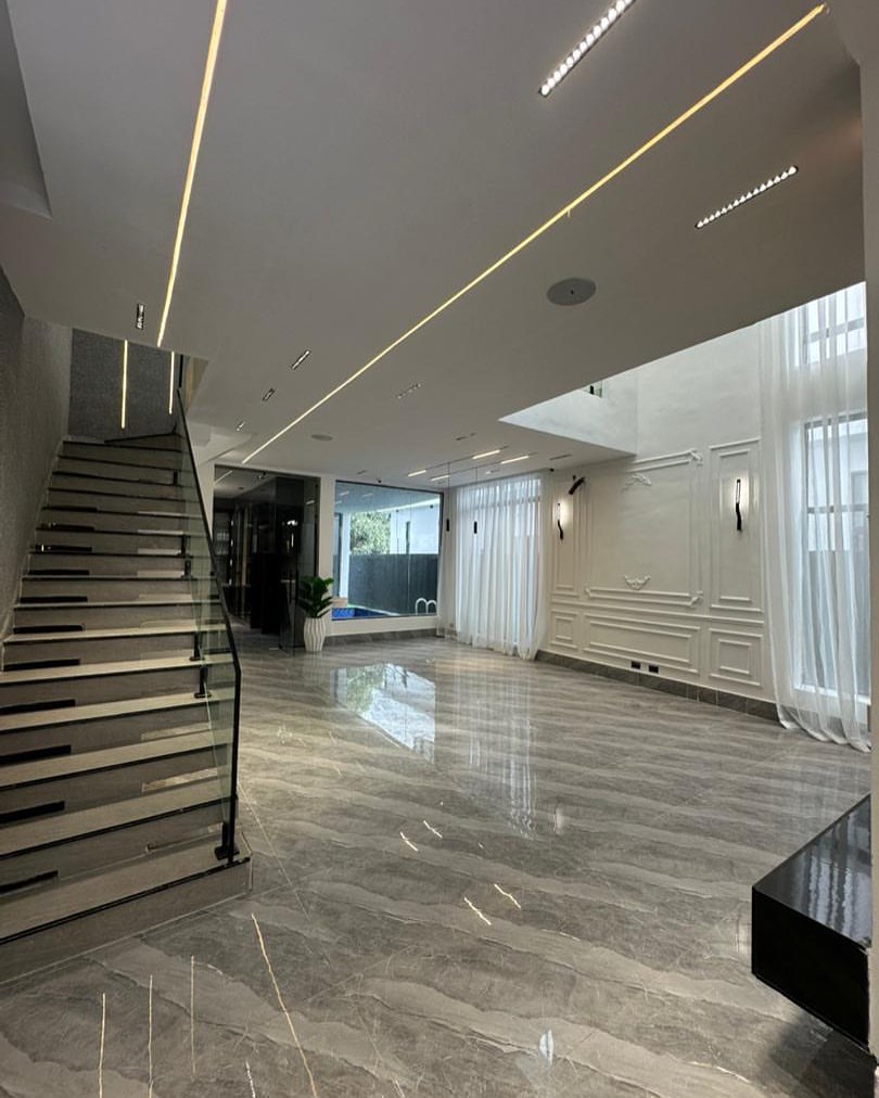 Stunning 5-Bedroom Duplex with Resort-Style Pool in Lekki