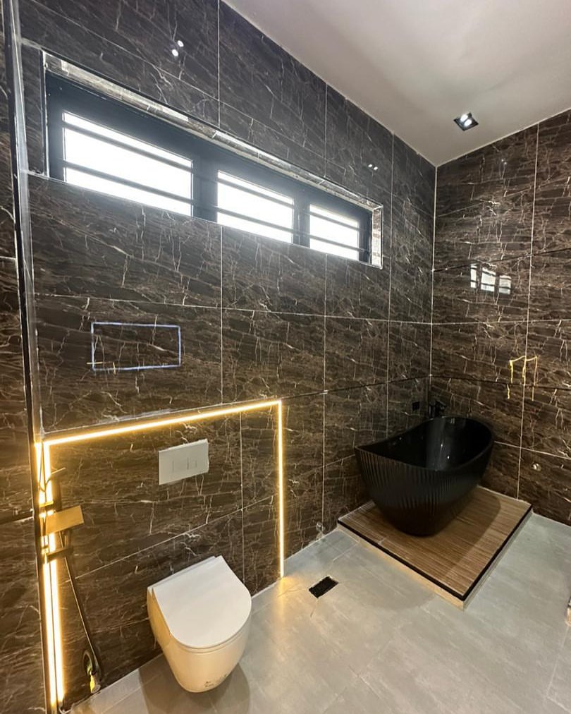 Stunning 5-Bedroom Duplex with Resort-Style Pool in Lekki