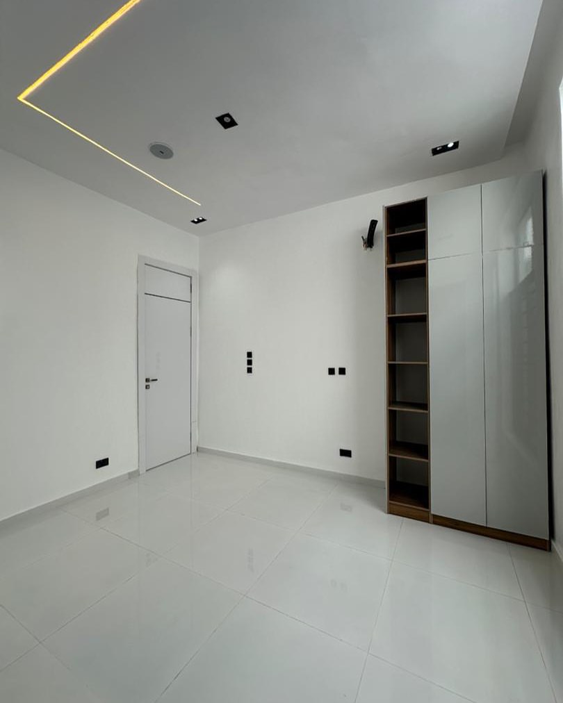 Stunning 5-Bedroom Duplex with Resort-Style Pool in Lekki