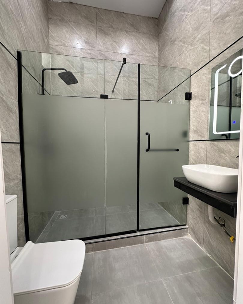 Stunning 5-Bedroom Duplex with Resort-Style Pool in Lekki