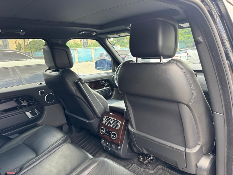 2020 Range Rover Vogue: Abuja’s Pinnacle of Power & Prestige