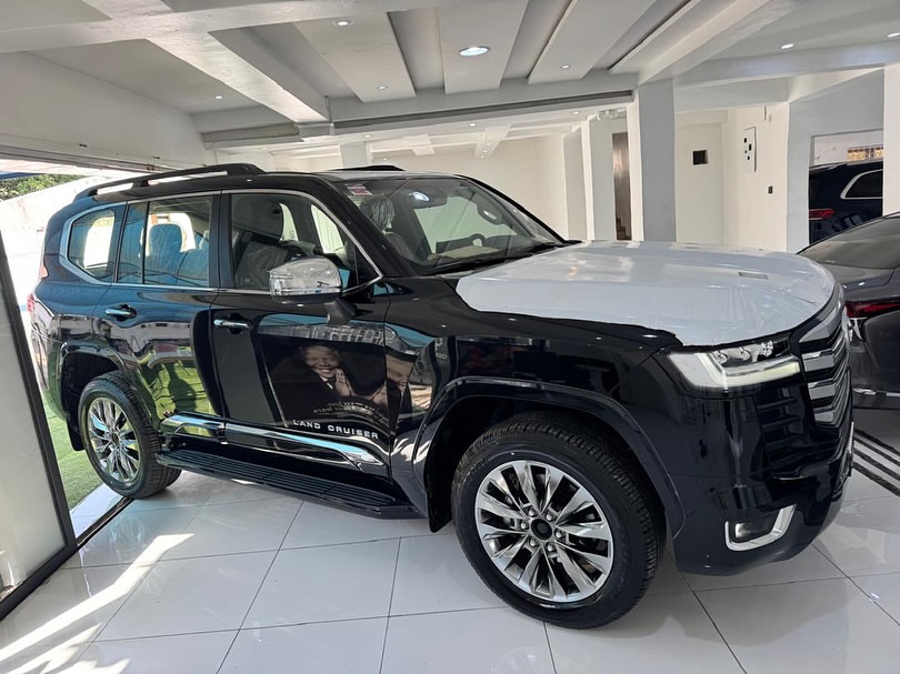 Unleash Power & Prestige: 2025 Land Cruiser VXR