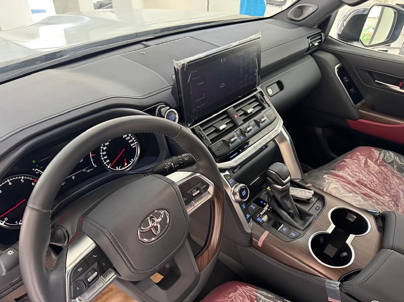 Unleash Power & Prestige: 2025 Land Cruiser VXR