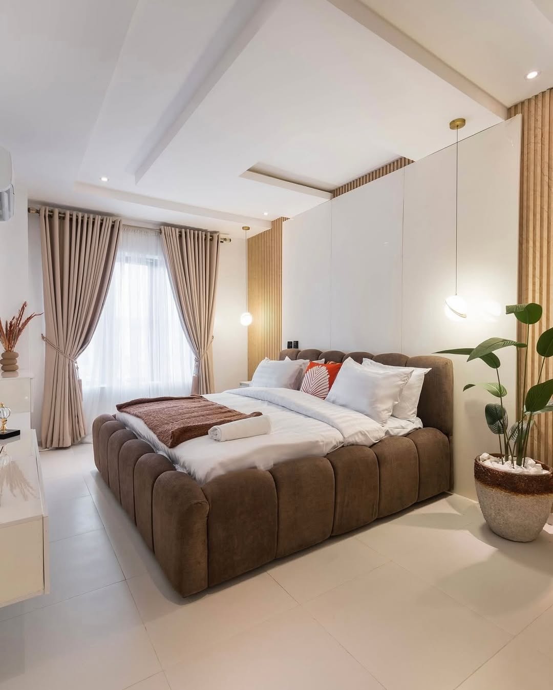 Lekki Oasis: 2BR with Pool & 24/7 Power