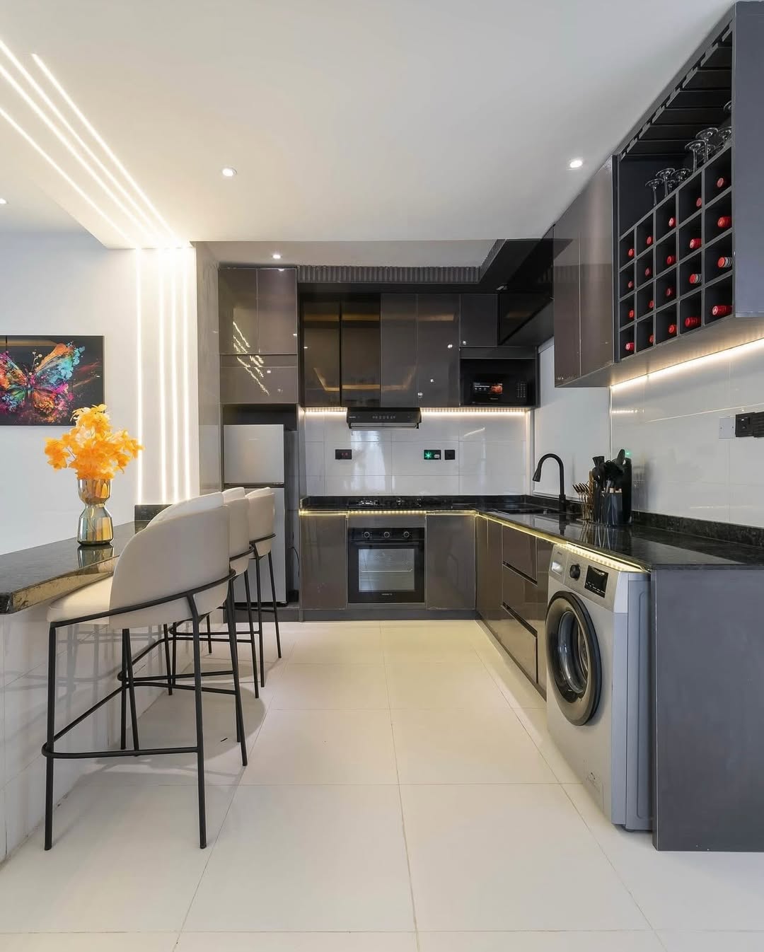 Lekki Oasis: 2BR with Pool & 24/7 Power