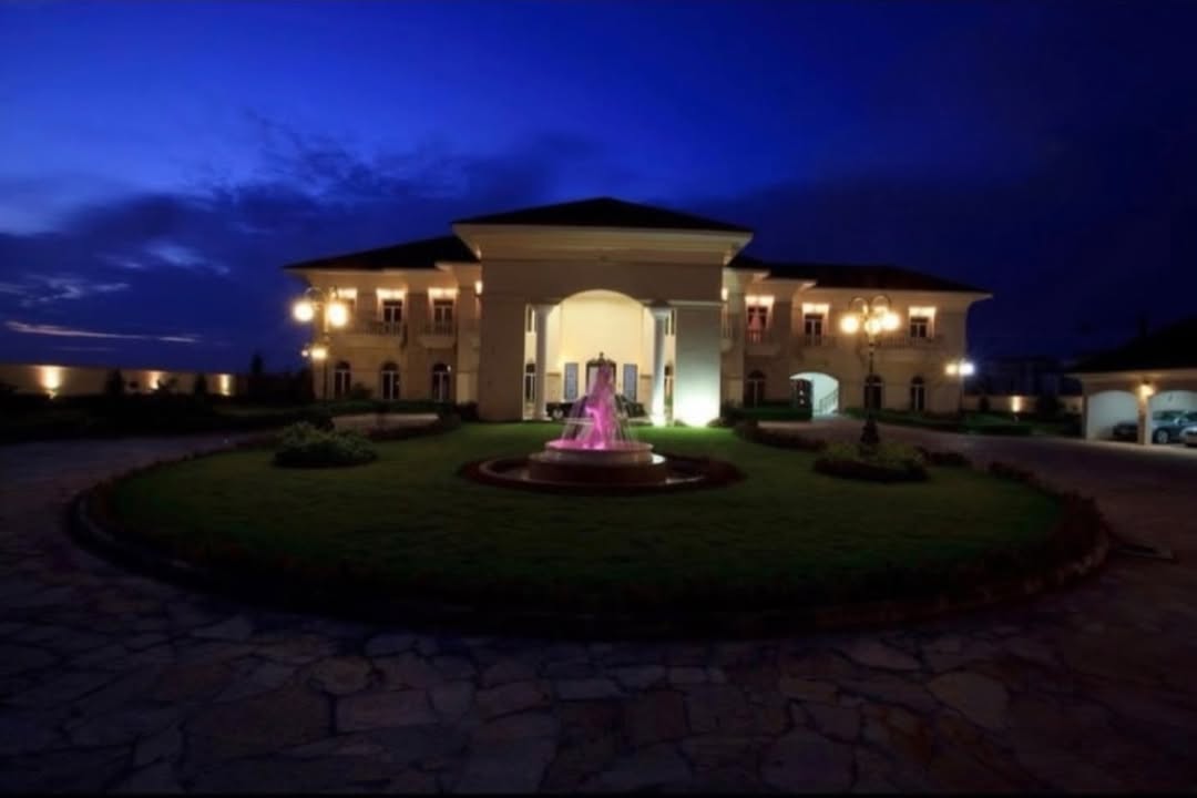 Your Private Waterfront Paradise on Banana Island