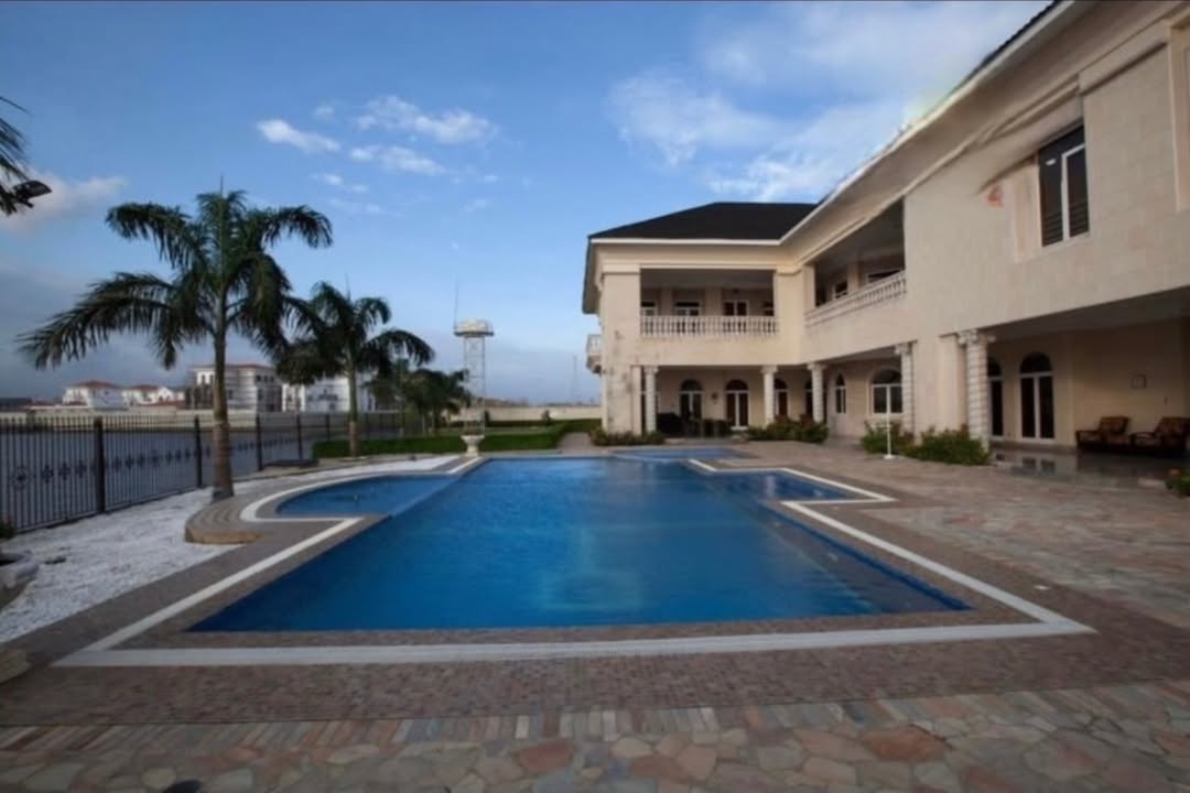 Your Private Waterfront Paradise on Banana Island