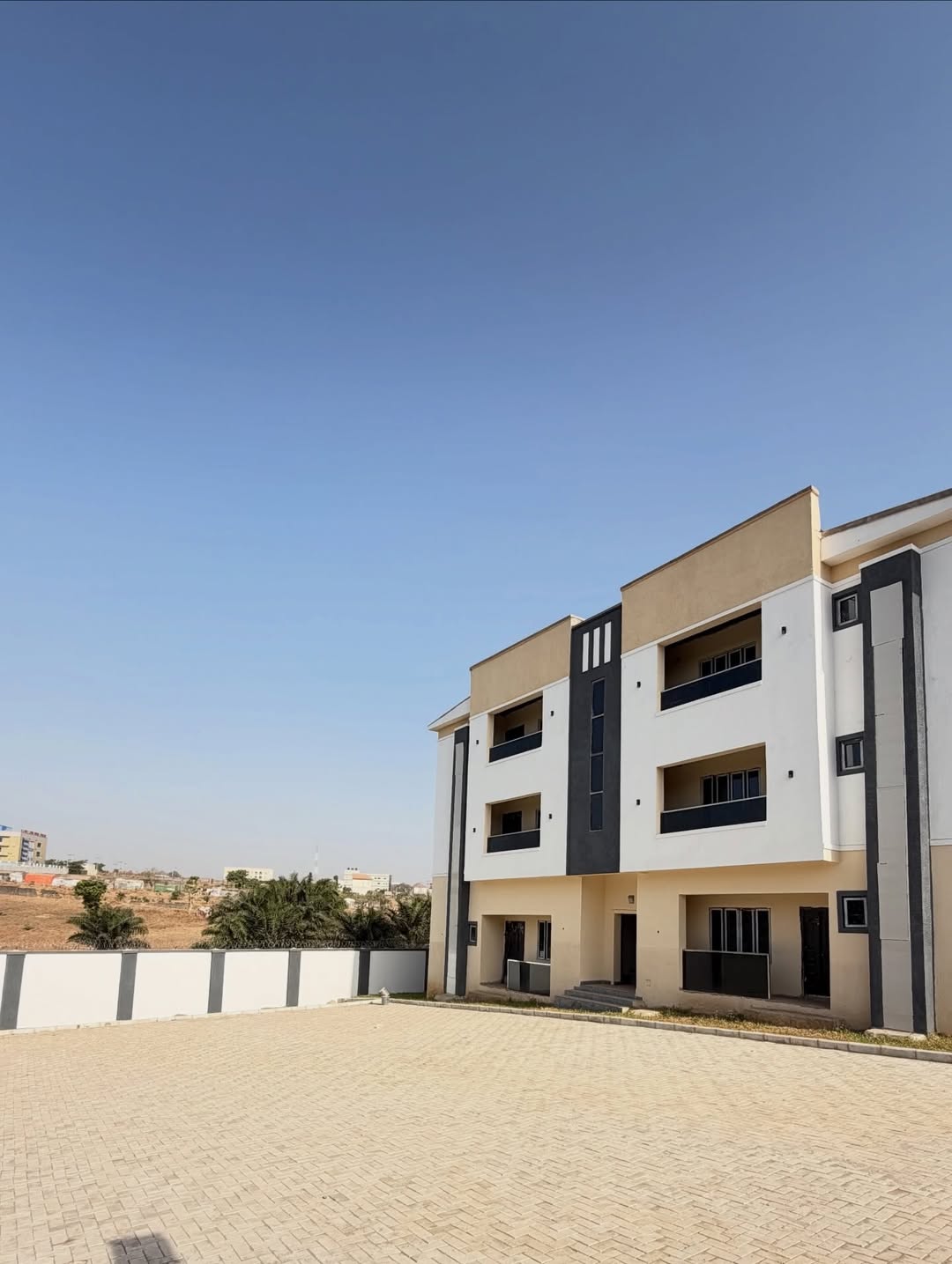 Serene Abuja Haven: 3 Ensuite Bedrooms, Secure & Serene