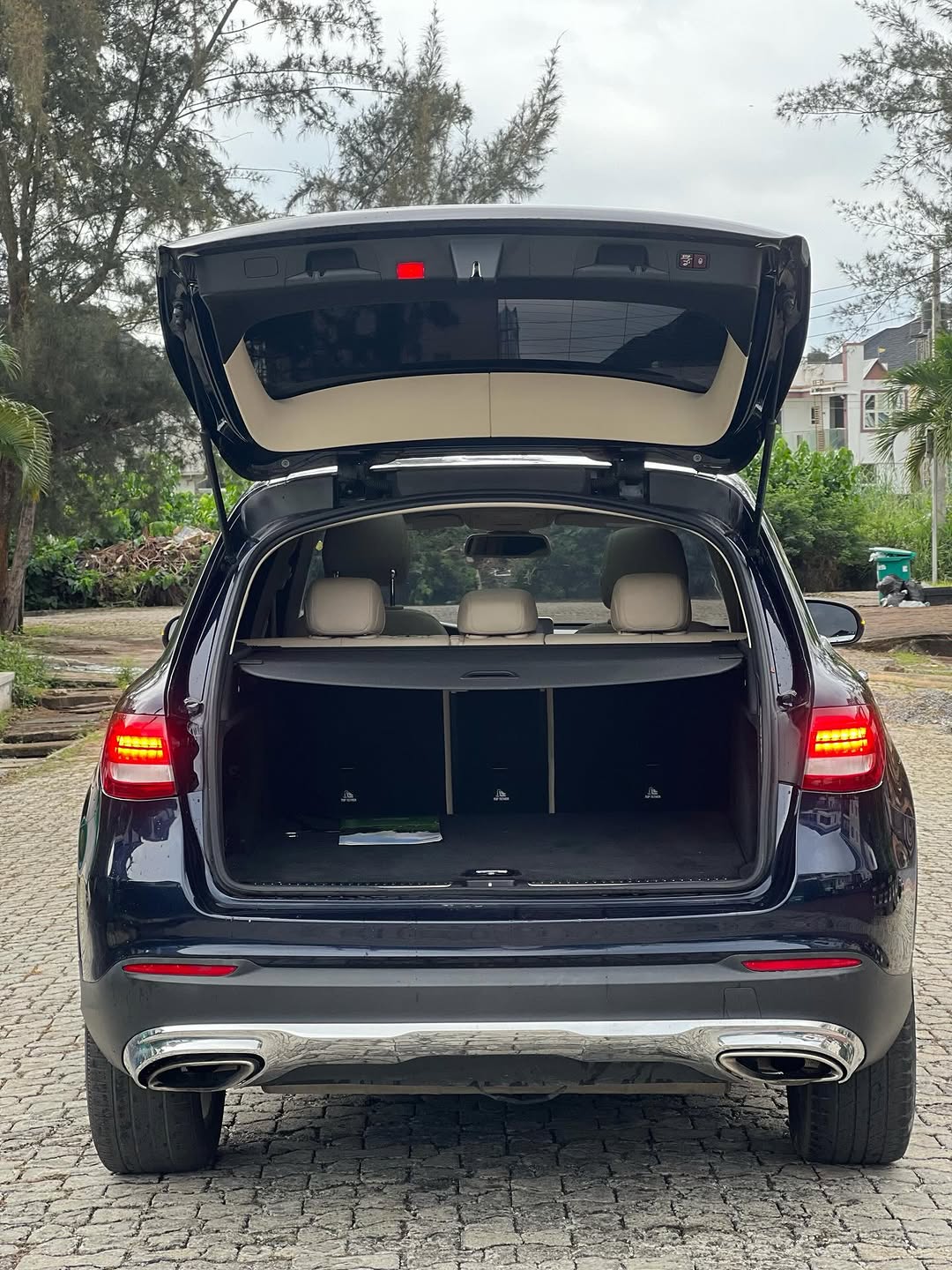 Luxury 2016 GLC300: Panoramic Roof & Driver Assist