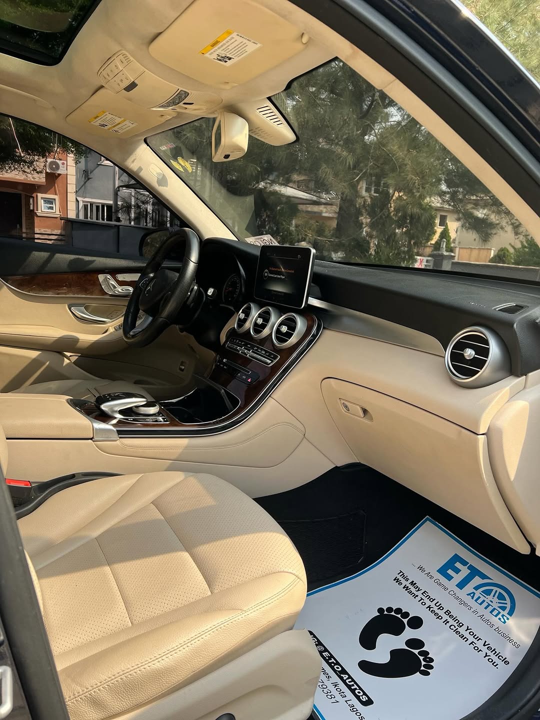 Luxury 2016 GLC300: Panoramic Roof & Driver Assist