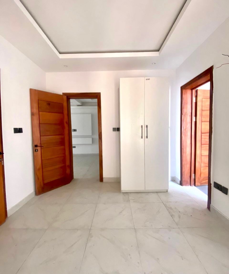 Victoria Island’s Finest: 5-Bed Smart Maisonette