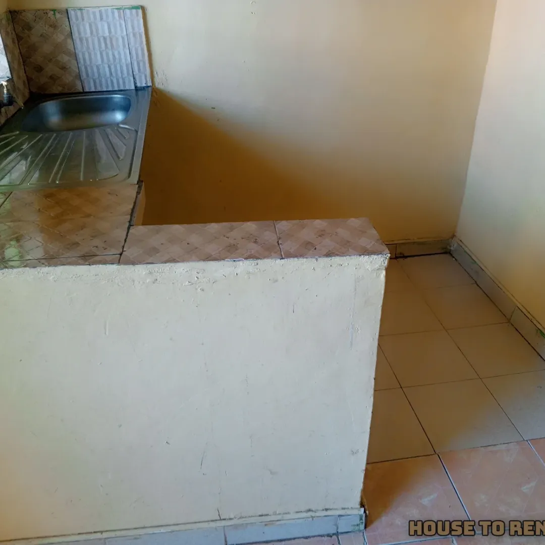 Prime Muthiga Bedsitter: Walk to Highway & Academy