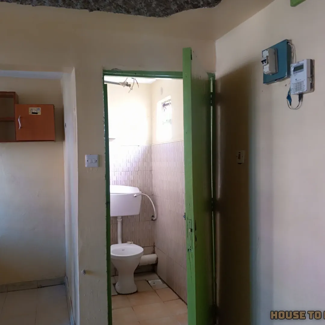 Prime Muthiga Bedsitter: Walk to Highway & Academy