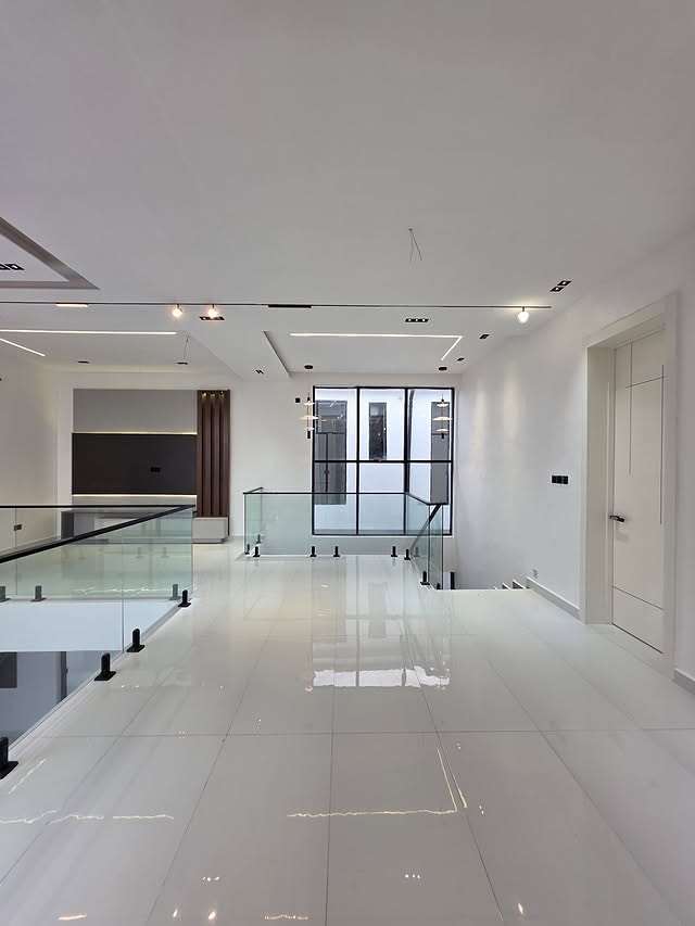 Exclusive 5-Bed Smart Dulex with Cinema & Pool in Chevron