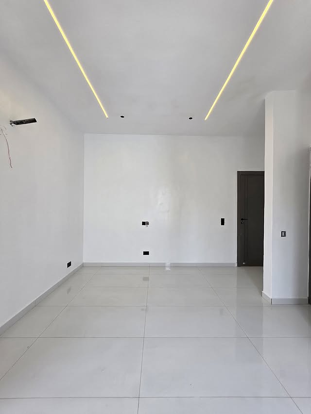 Lagos Luxury: 5-Bed Smart Duplex with Pool & Gym