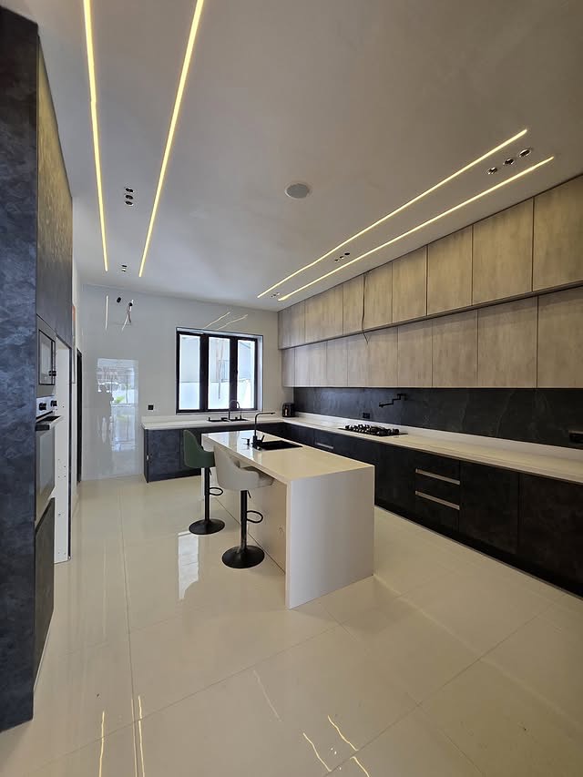 Lagos Luxury: 5-Bed Smart Duplex with Pool & Gym