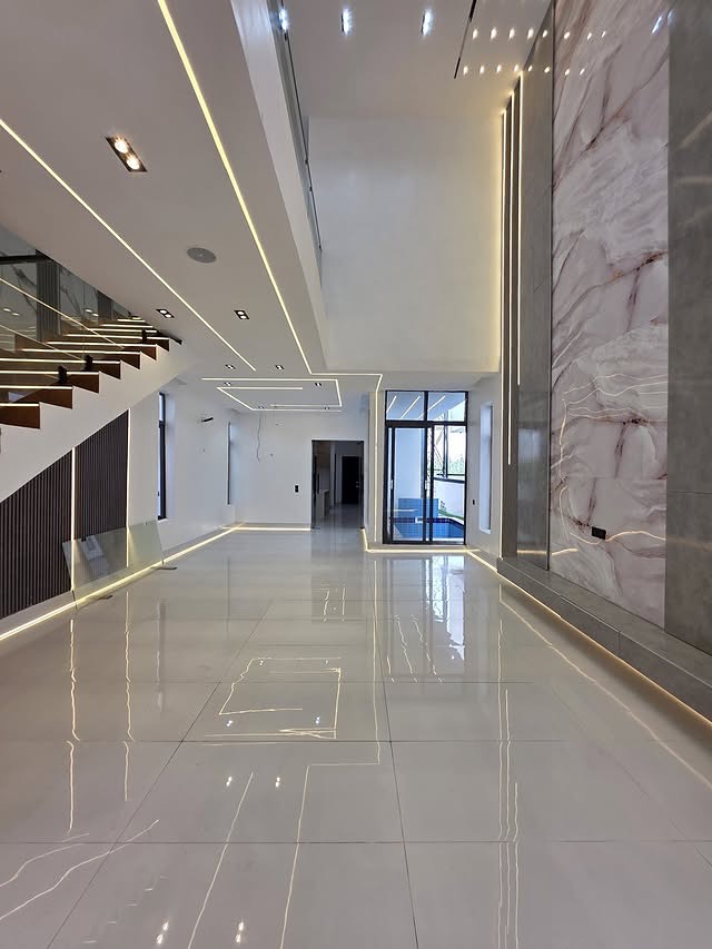 Luxury 5-Bed Smart Dulex with Pool in Ajah