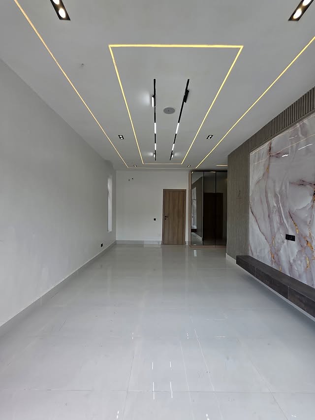 Luxury 5-Bed Smart Dulex with Pool in Ajah