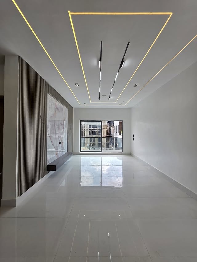 Luxury 5-Bed Smart Dulex with Pool in Ajah