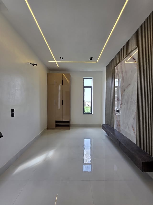 Luxury 5-Bed Smart Dulex with Pool in Ajah