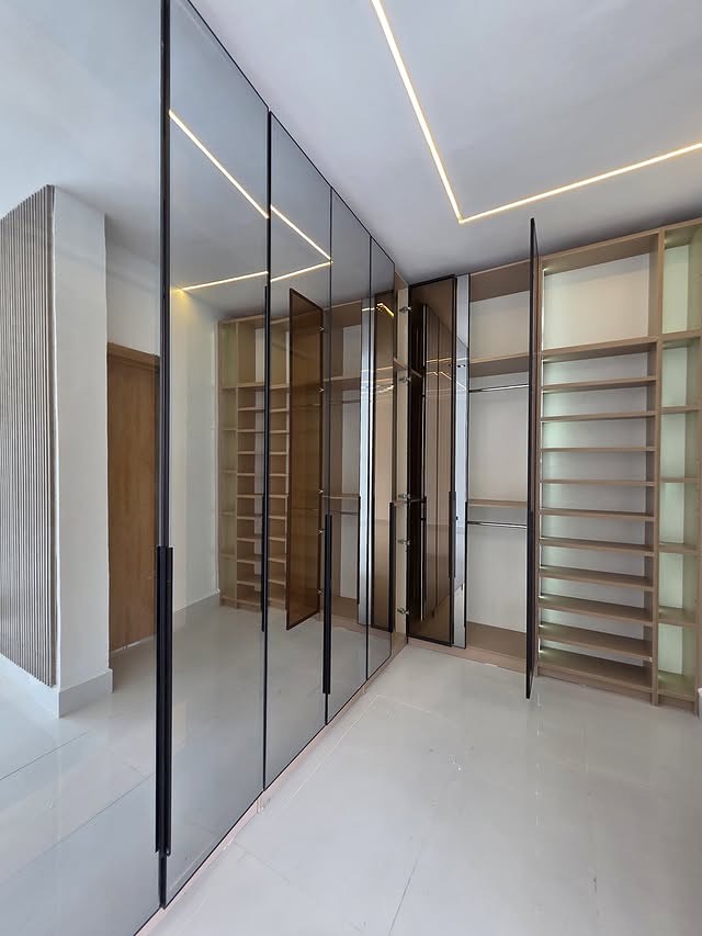 Luxury 5-Bed Smart Dulex with Pool in Ajah