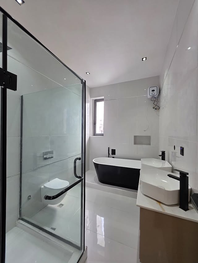 Luxury 5-Bed Smart Dulex with Pool in Ajah