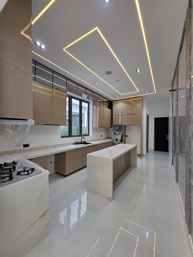 Luxury 5-Bed Smart Dulex with Pool in Ajah