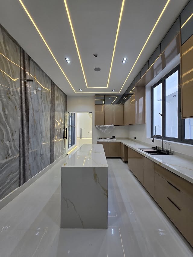 Luxury 5-Bed Smart Dulex with Pool in Ajah