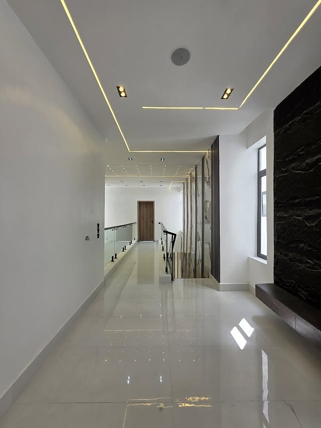 Luxury 5-Bed Smart Dulex with Pool in Ajah