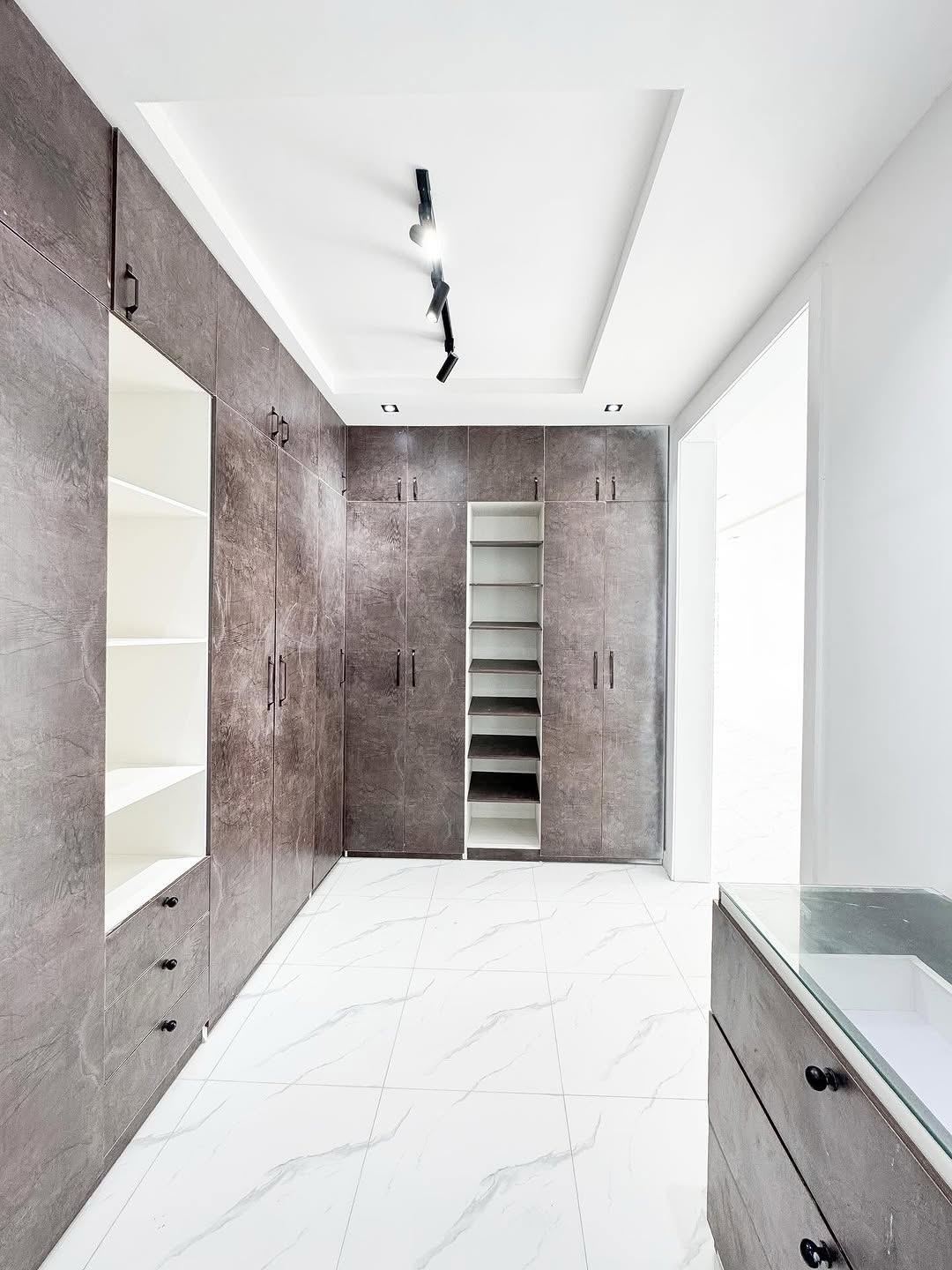 Lekki’s Ultimate 5-Bedroom Oasis with Pool & Rooftop