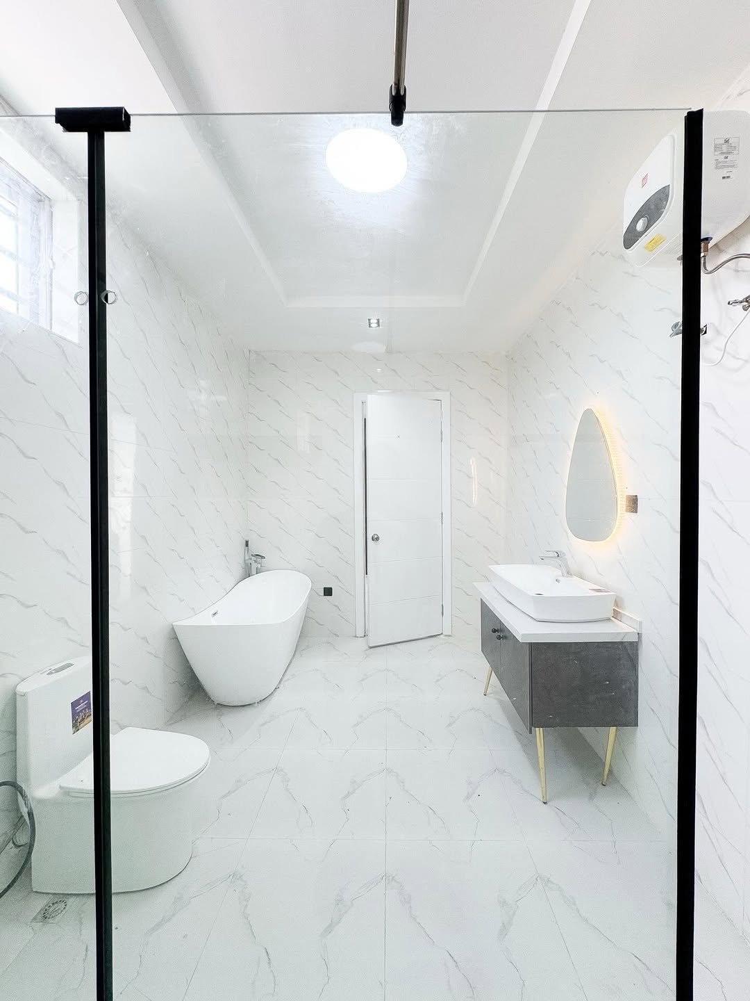 Lekki’s Ultimate 5-Bedroom Oasis with Pool & Rooftop