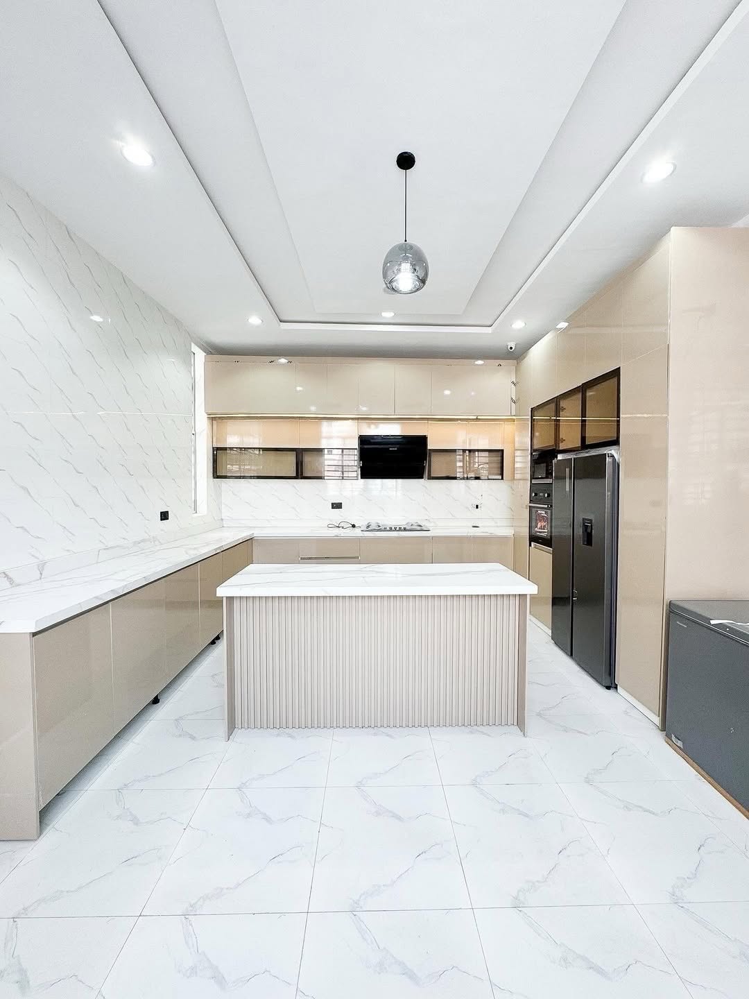 Lekki’s Ultimate 5-Bedroom Oasis with Pool & Rooftop