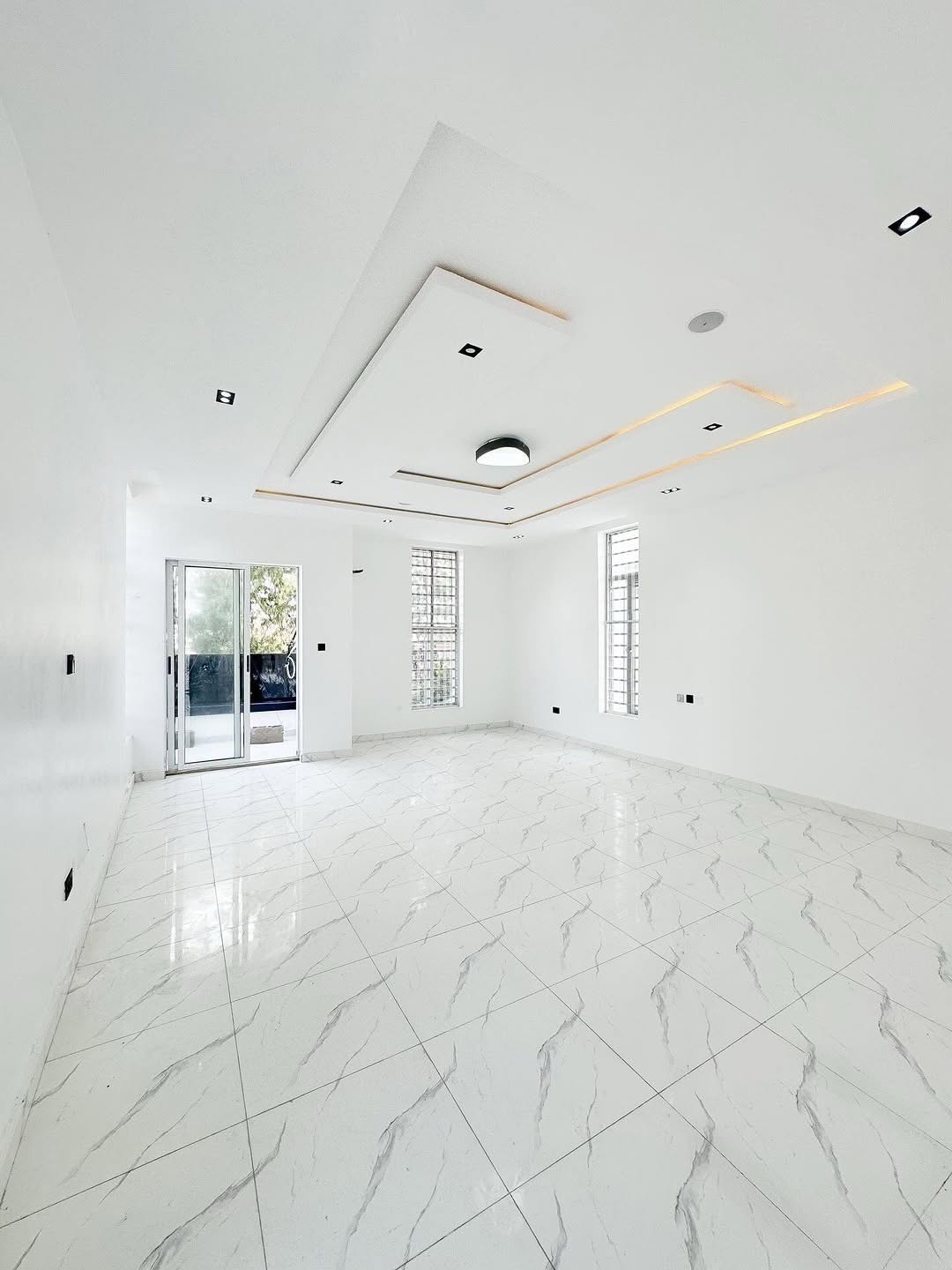 Lekki’s Ultimate 5-Bedroom Oasis with Pool & Rooftop