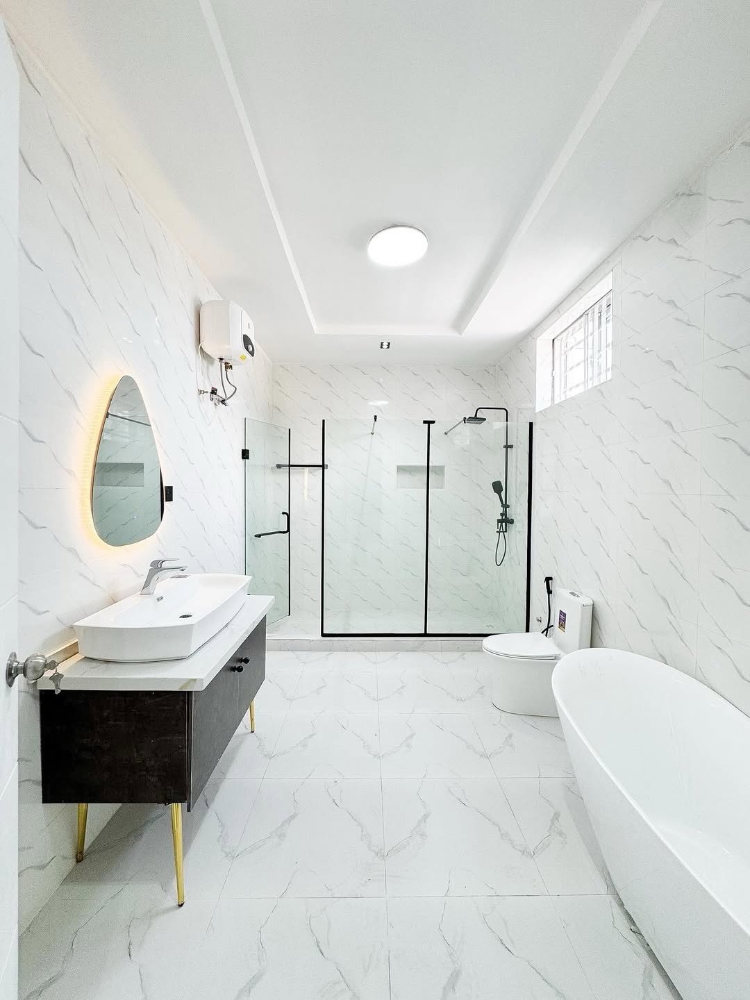 Lekki’s Ultimate 5-Bedroom Oasis with Pool & Rooftop