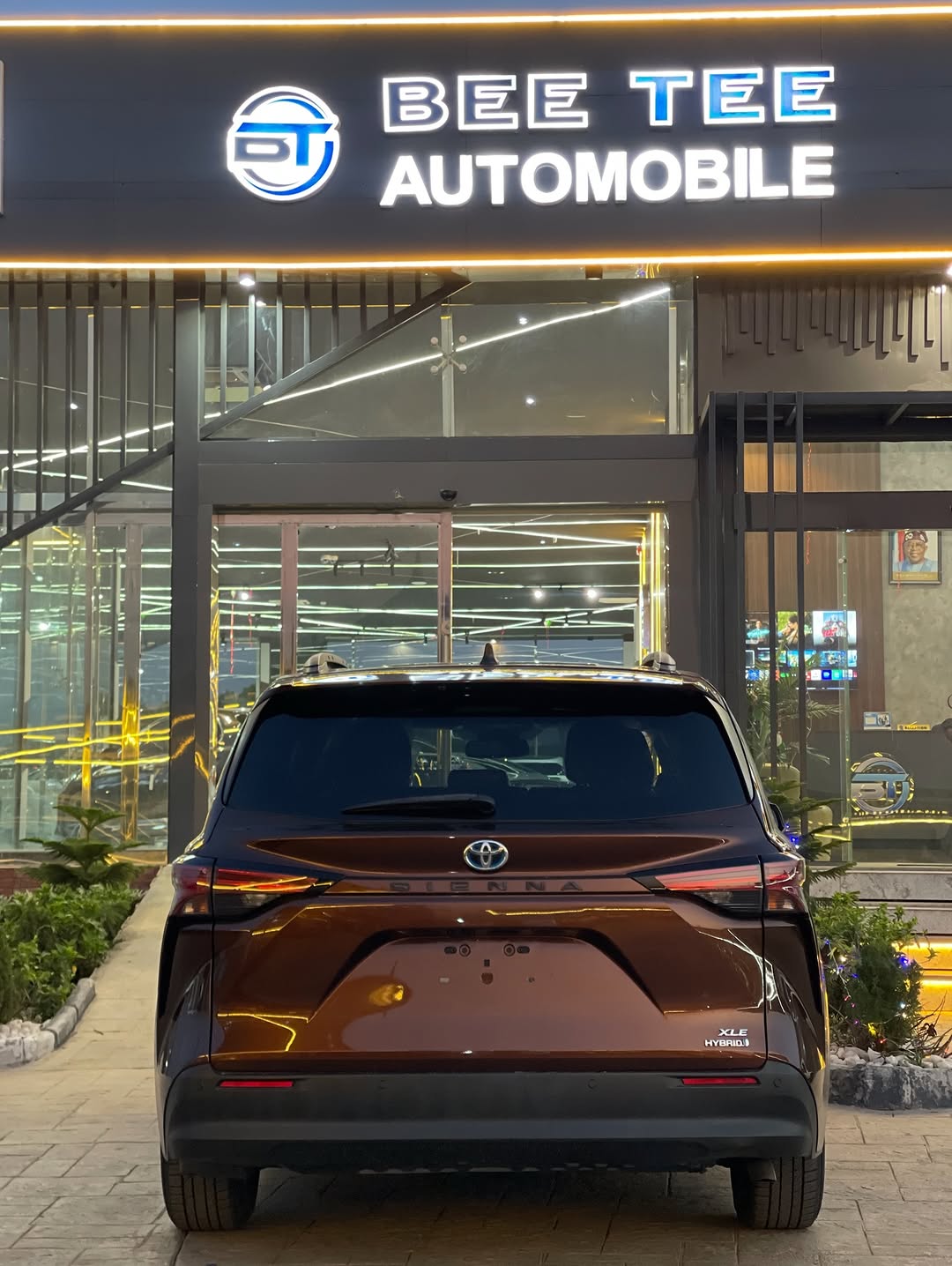 2022 Sienna Hybrid: Luxury Meets 36 MPG