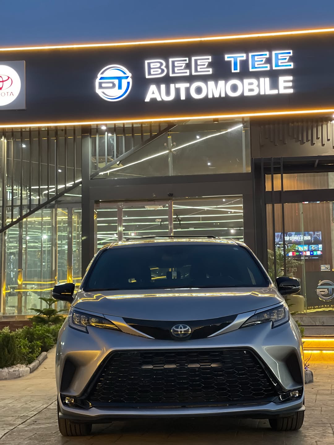 2023 Sienna XSE Hybrid: Luxury Meets 36 MPG