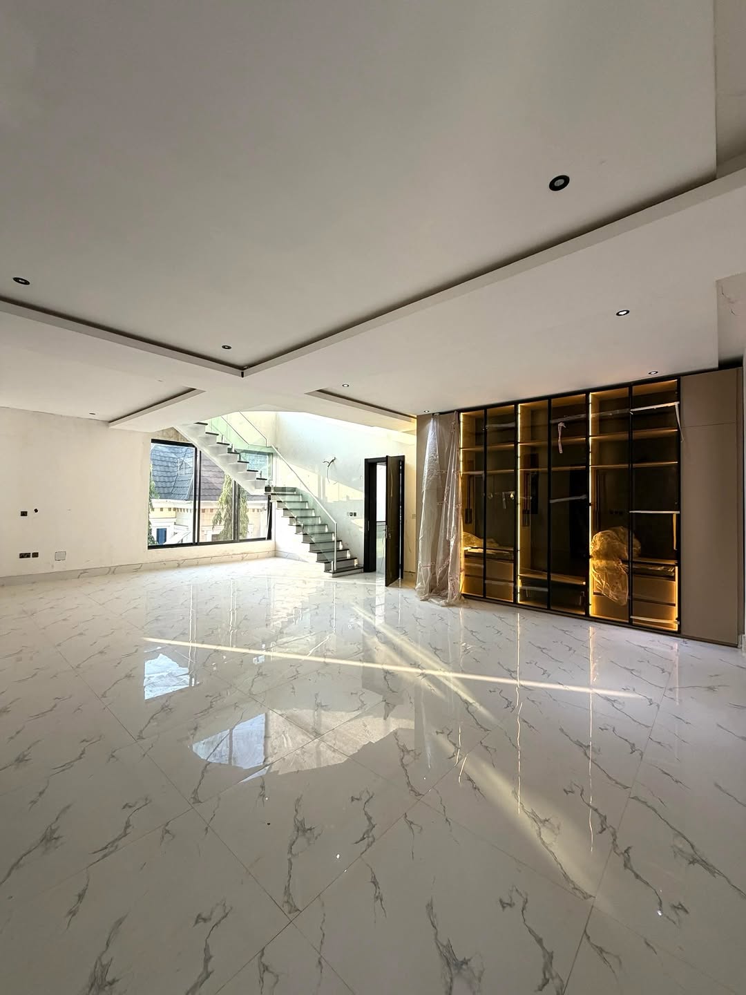 Exclusive 5BR Duplex with Rooftop Pool in Katampe