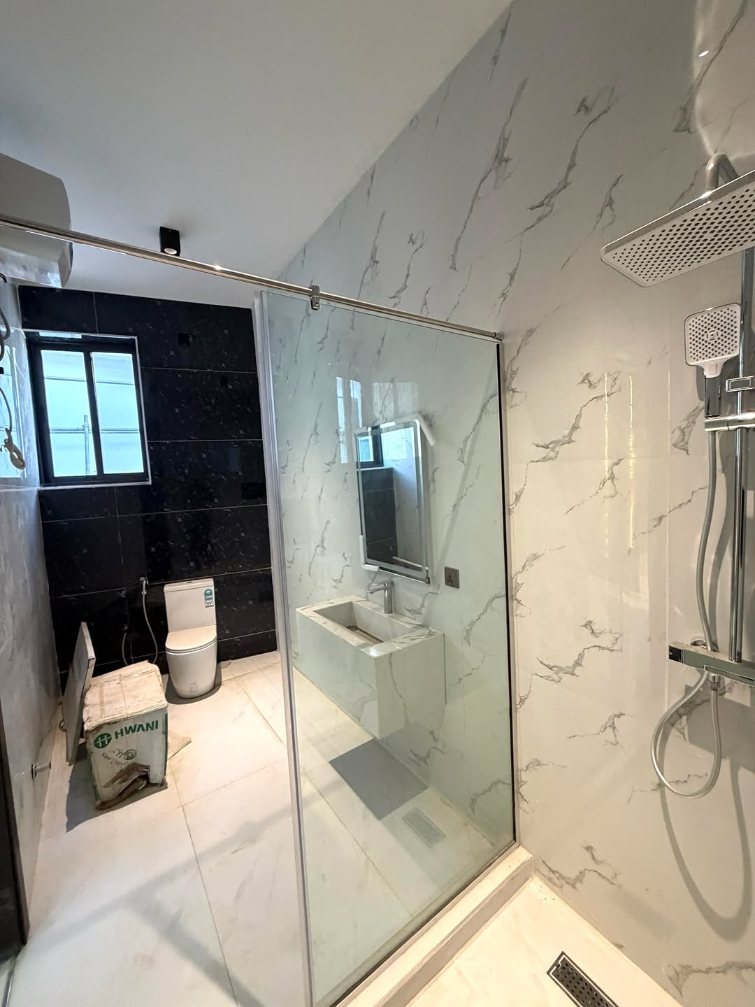 Exclusive 5BR Duplex with Rooftop Pool in Katampe